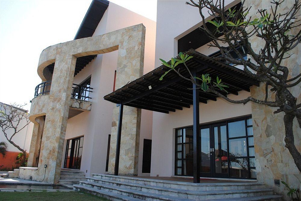 Suarti Resort, Villas & Gallery Ketewel Extérieur photo