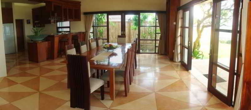 Suarti Resort, Villas & Gallery Ketewel Extérieur photo