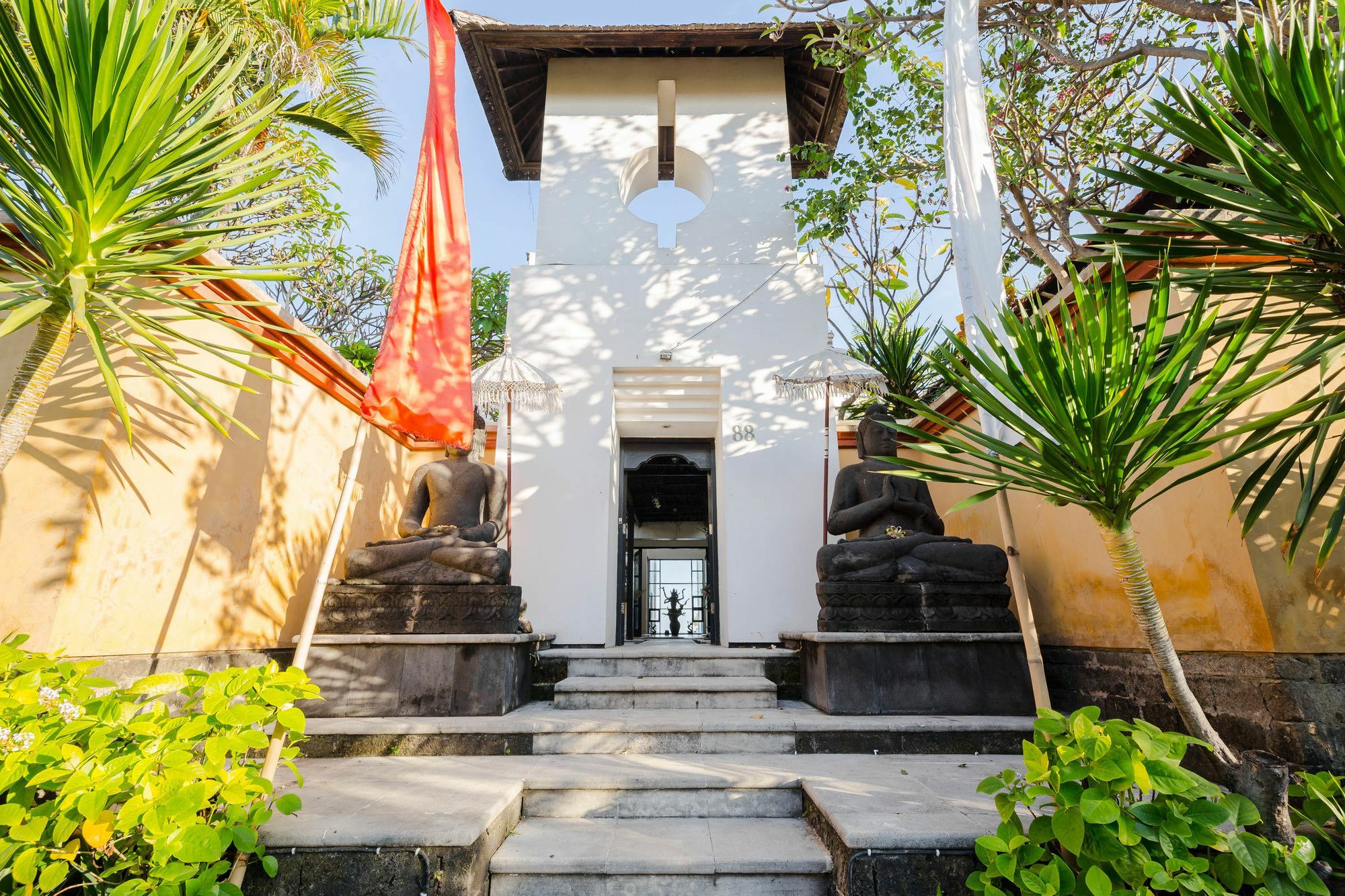 Suarti Resort, Villas & Gallery Ketewel Extérieur photo